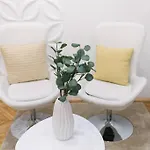Stylish At Parliament Apartment *